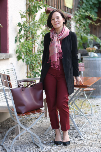 Comment porter un pantalon de costume rouge