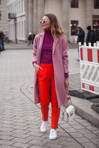 Comment porter un pantalon de costume rouge