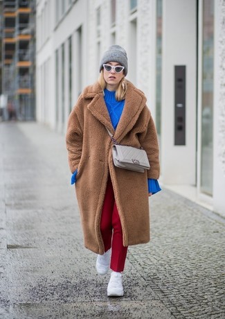 Comment porter un pantalon de costume rouge