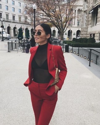 Comment porter un pantalon de costume rouge