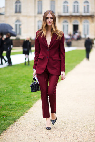 Comment porter un pantalon de costume rouge