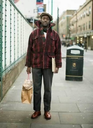 Comment porter une veste style militaire rouge