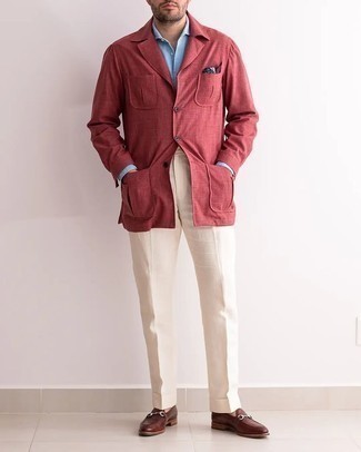 Comment porter une veste style militaire rouge