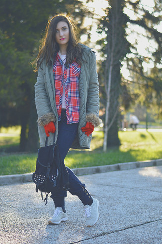 Comment porter des gants rouges