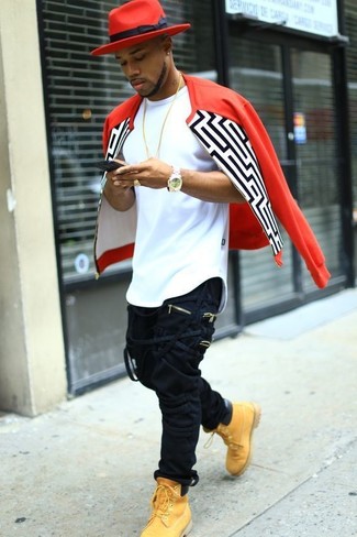 Comment porter un chapeau rouge quand il fait chaud