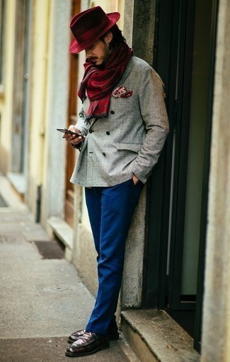 Comment porter un chapeau rouge quand il fait chaud