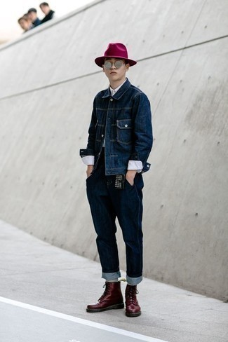 Comment porter un chapeau rouge quand il fait chaud