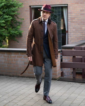 Comment porter un chapeau rouge quand il fait chaud