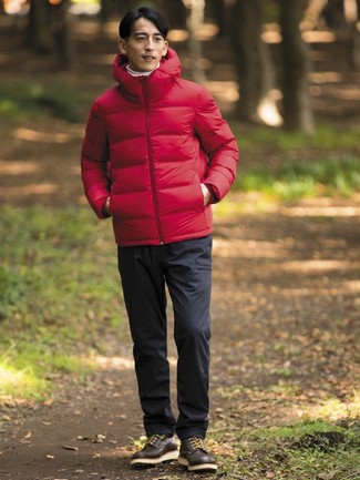 Comment porter une veste rouge pour un style chic decontractés quand il fait froid