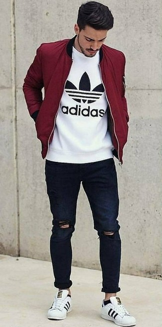 Comment porter une veste rouge pour un style relax