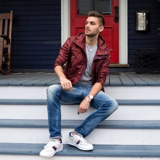 Comment porter une veste rouge pour un style decontractés
