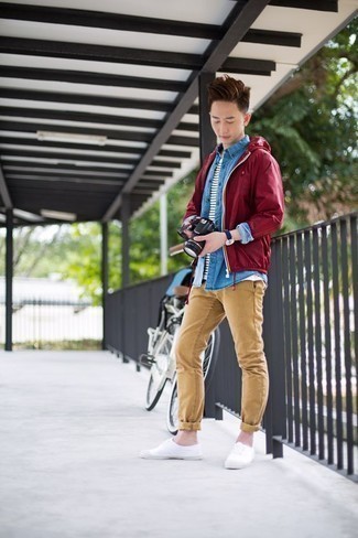 Comment porter une veste rouge à l'adolescence