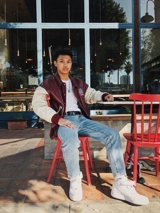Comment porter une veste rouge à l'adolescence