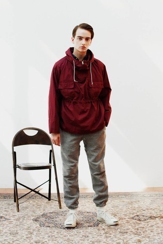 Comment porter une veste rouge à l'adolescence