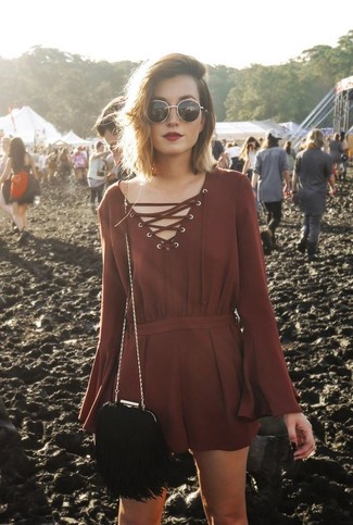 Comment porter une combinaison pantalon rouge pour un style decontractés