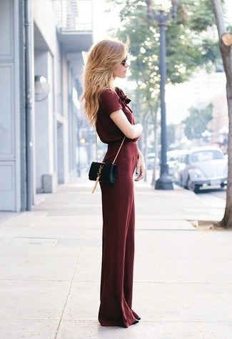 Comment porter une combinaison pantalon rouge pour un style decontractés