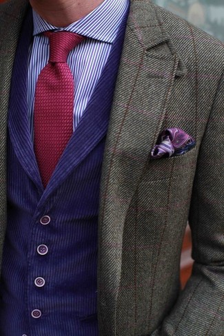 Comment porter une cravate en tricot rouge quand il fait chaud