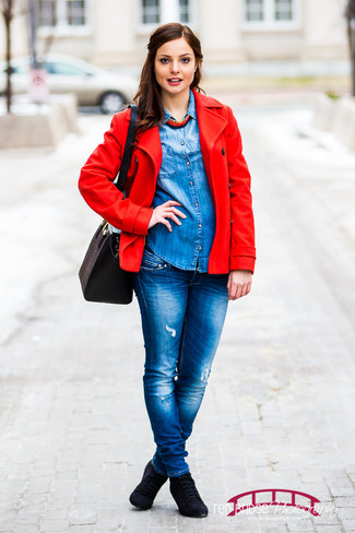 Comment porter un collier rouge