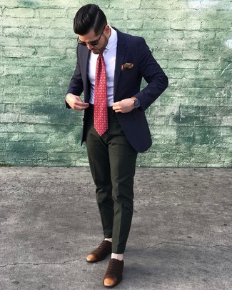 Comment porter une cravate imprimée cachemire rouge