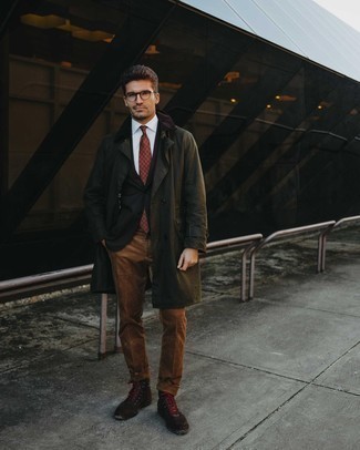 Comment porter une cravate imprimée cachemire rouge