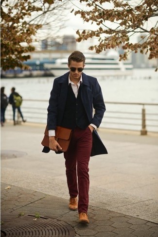 Pantalon rouge homme : comment le porter