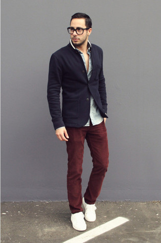 Pantalon rouge homme : comment le porter