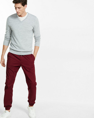 Pantalon rouge homme : comment le porter