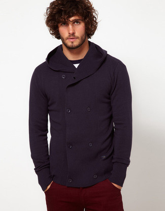 Pantalon rouge homme : comment le porter