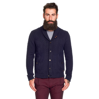 Pantalon rouge homme : comment le porter