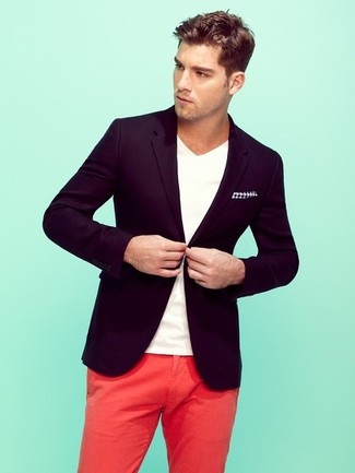 Pantalon rouge homme : comment le porter