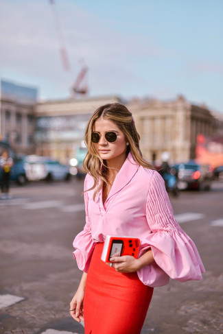 Comment porter une jupe crayon rouge