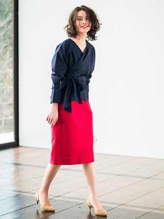 Comment porter une jupe crayon rouge