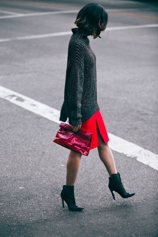 Comment porter une jupe crayon rouge à 20 ans