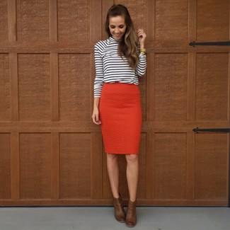 Comment porter une jupe crayon rouge