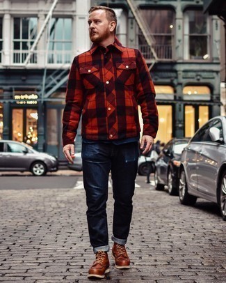 Comment porter une veste-chemise écossaise rouge