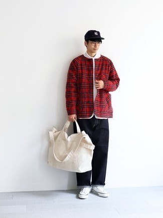 Comment porter une veste-chemise écossaise rouge