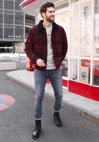 Comment porter une veste-chemise écossaise rouge