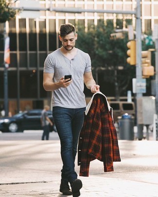 Comment porter une veste-chemise écossaise rouge
