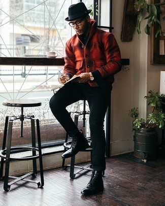 Comment porter une veste-chemise écossaise rouge
