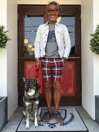 Comment porter un short écossais rouge