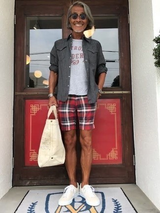 Comment porter un short écossais rouge