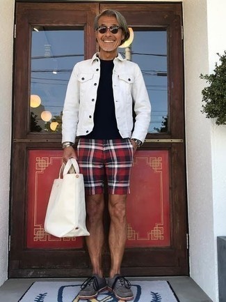 Comment porter un short écossais rouge