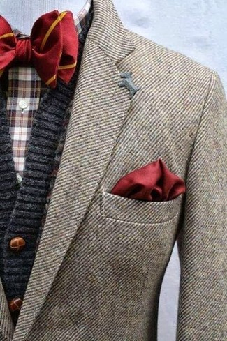 Comment porter une pochette de costume rouge