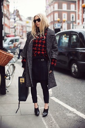 Comment porter un pull à col rond imprimé rouge