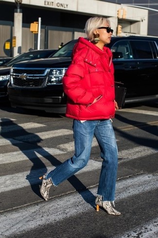 Comment porter une doudoune rouge