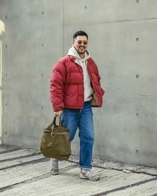 Comment porter une doudoune rouge pour un style decontractés à 30 ans