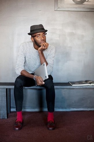 Comment porter des chaussettes rouges pour un style chic decontractés