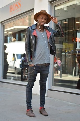 Comment porter des chaussettes rouges pour un style chic decontractés