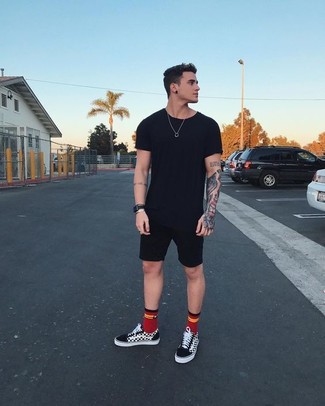 Comment porter des chaussettes rouges quand il fait très chaud