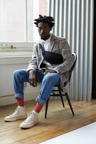 Comment porter des chaussettes rouges pour un style decontractés quand il fait froid